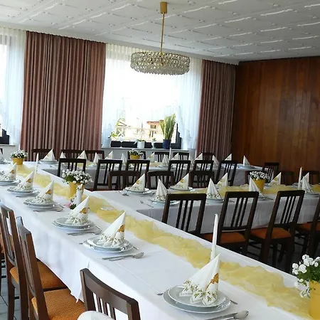 Weißes Rössel Hotel Mondfeld